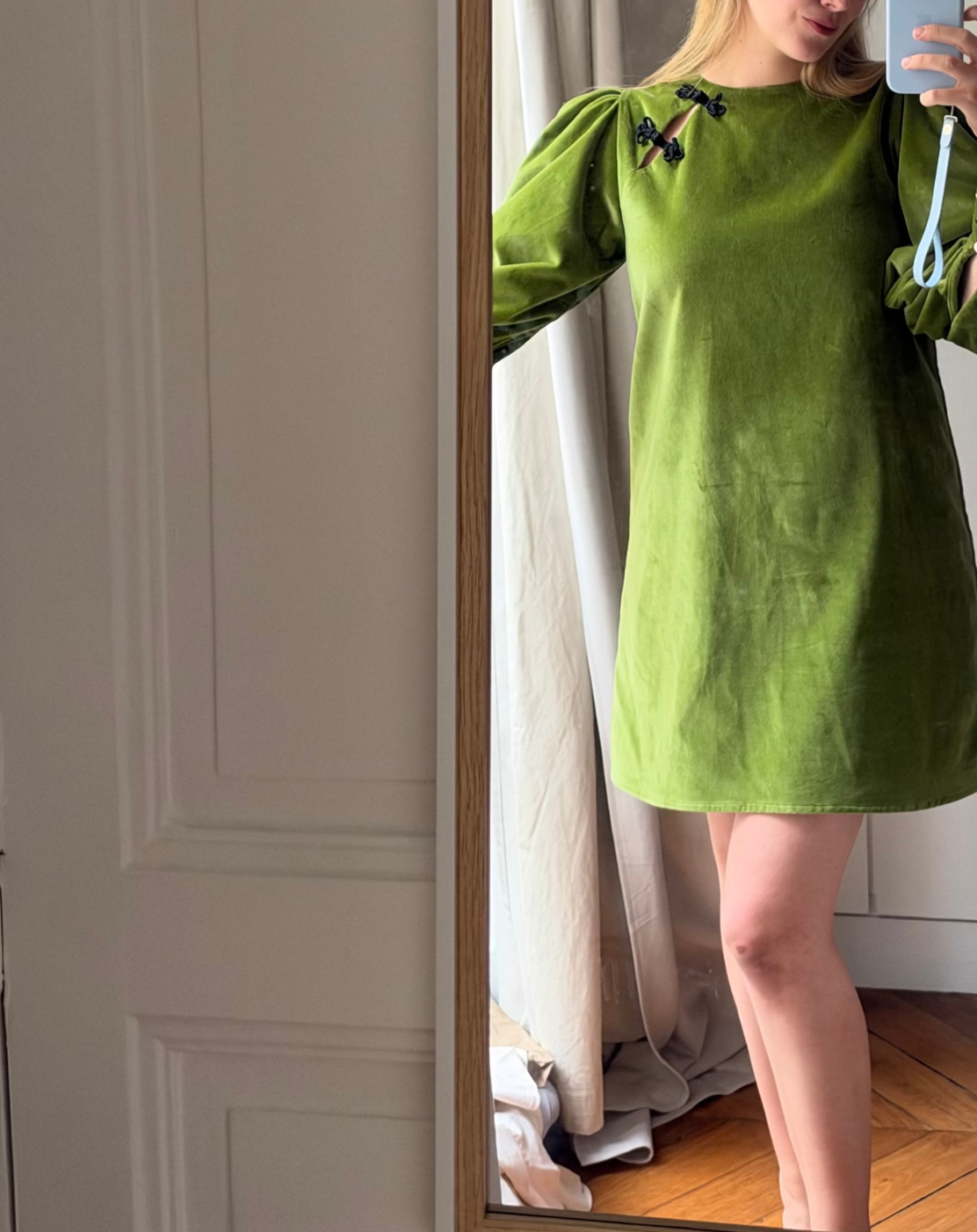 Robe Olivia en velours de coton vert prairie – Iris de Froment