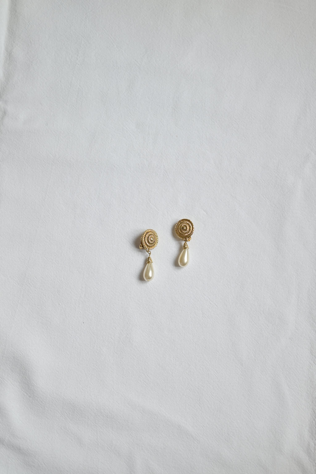 Clips d'oreilles Maria — Iris de Froment — clips à perles goutte