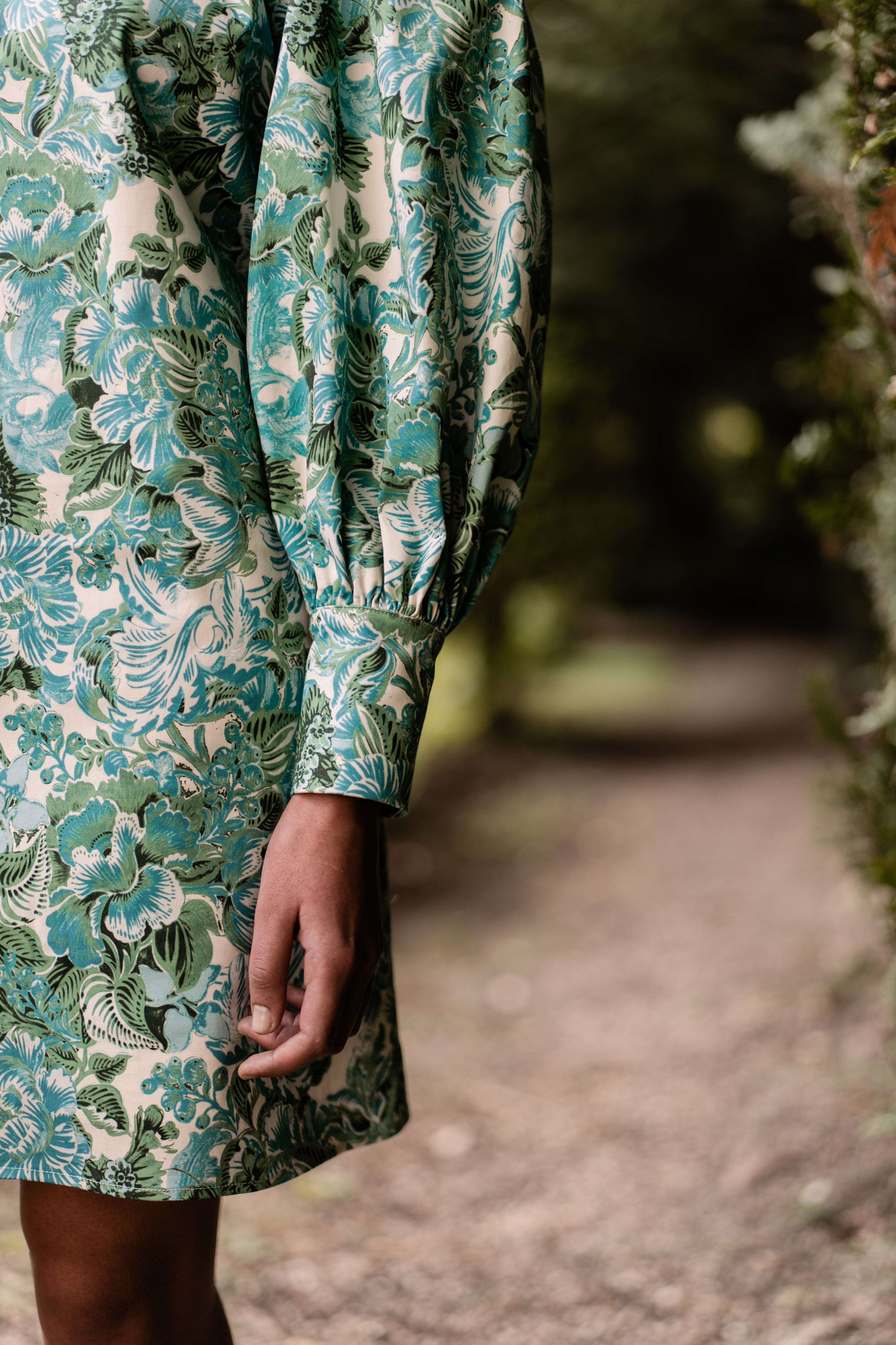 Robe Hyacinthe — Iris de Froment — détail bas de manche bouffante