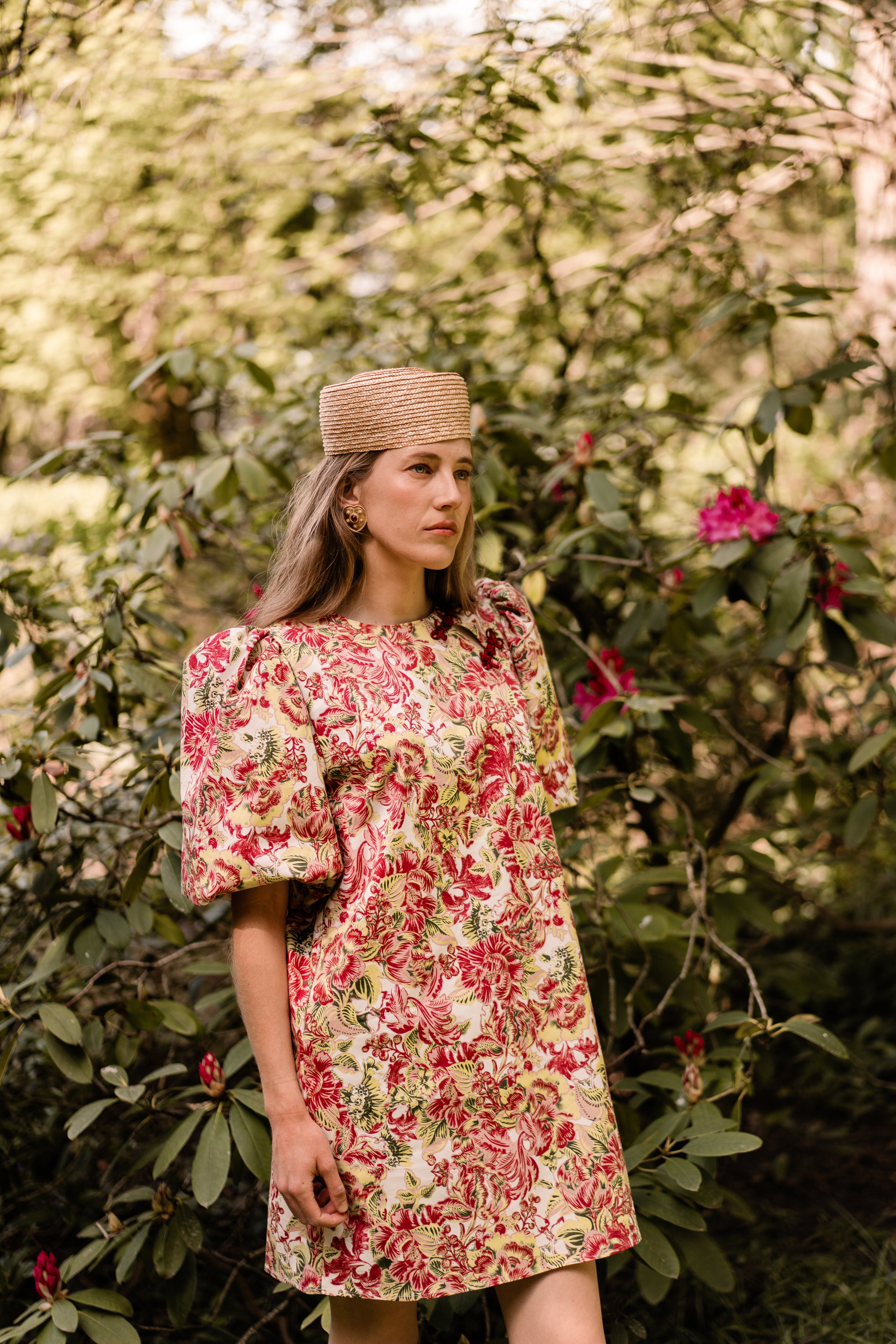 Robe Hortense — Iris de Froment — robe de cérémonie fleurie à brandebourgs