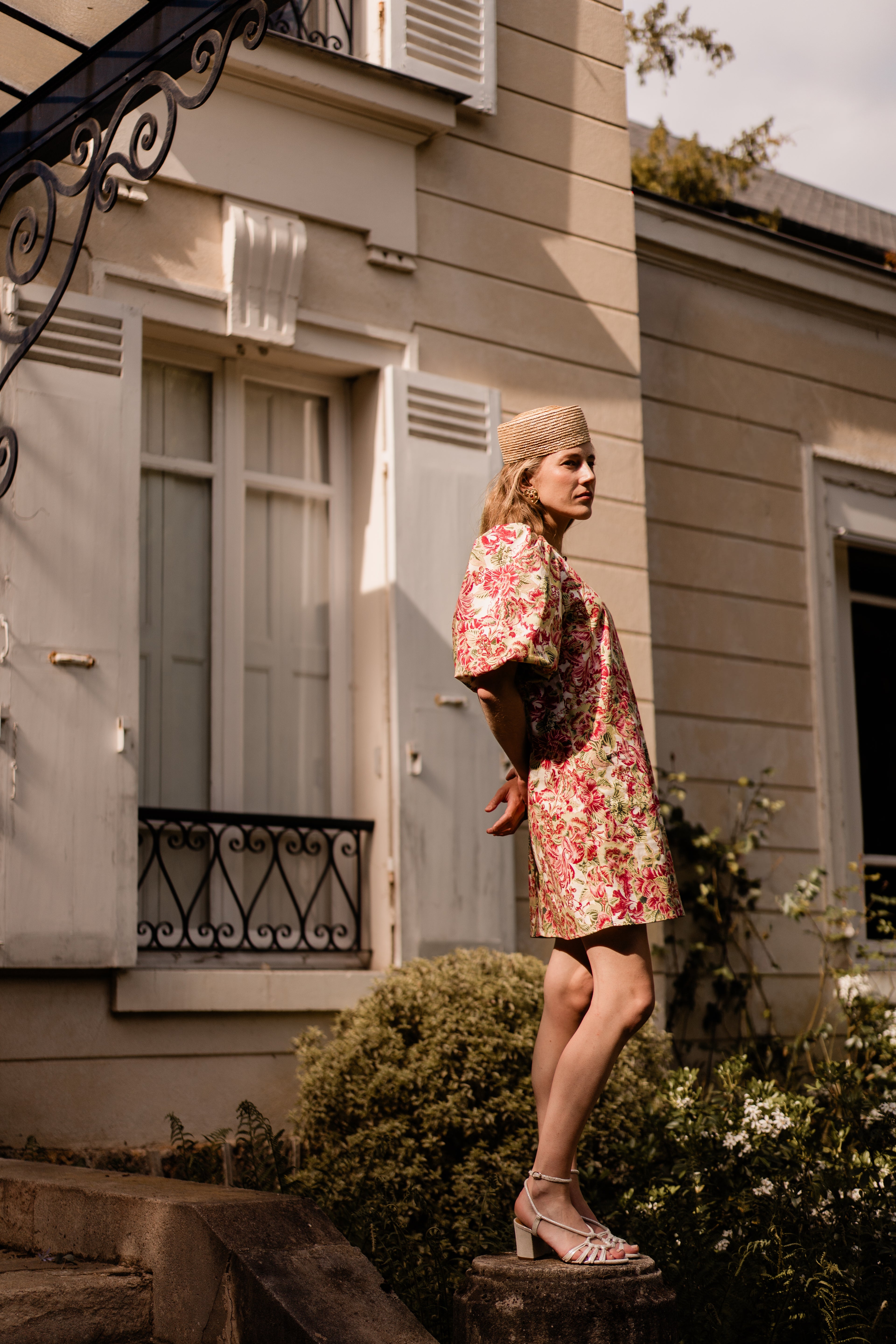 Robe Hortense — Iris de Froment — robe de cérémonie fleurie à manches bouffantes