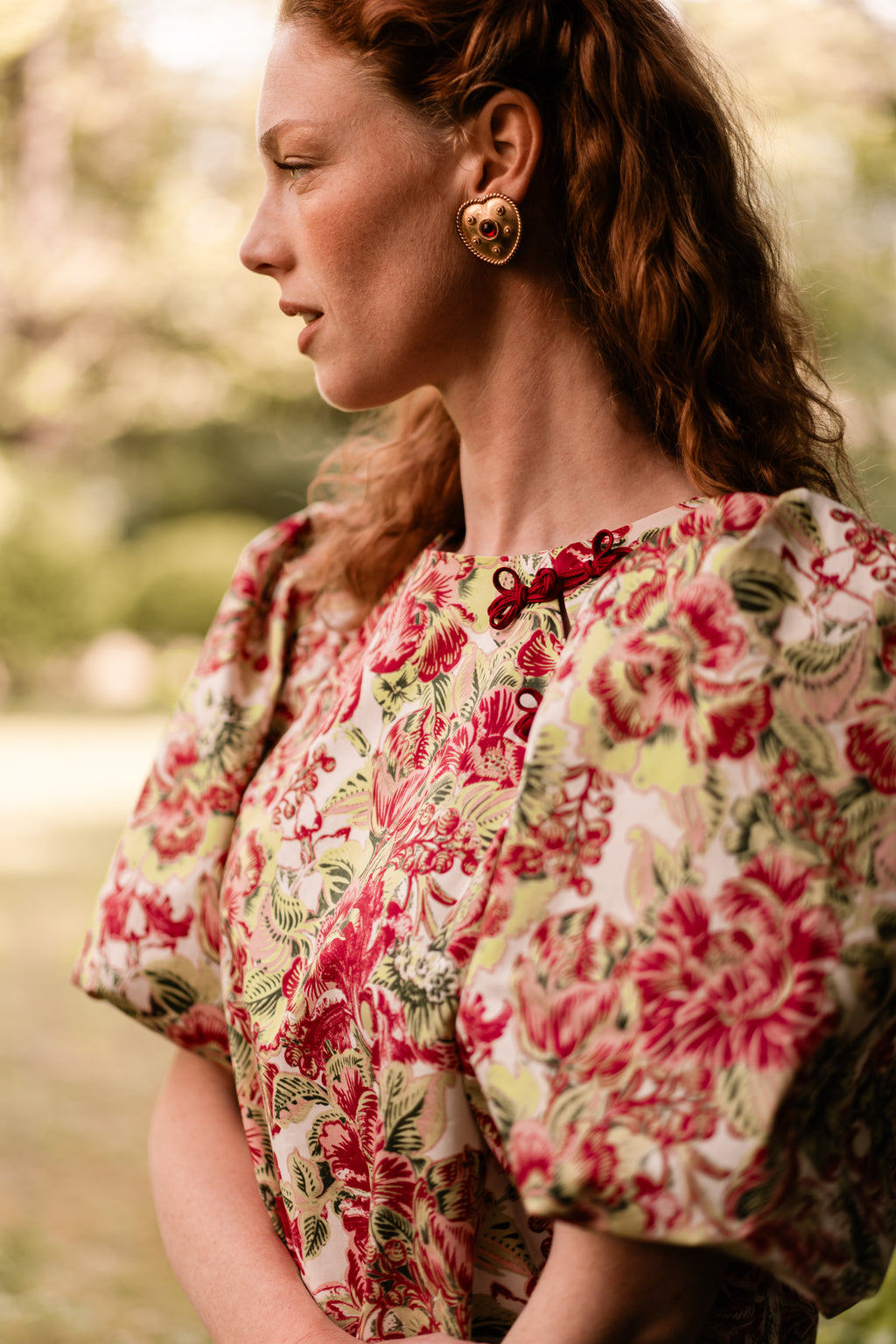 Robe Hortense — Iris de Froment — tenue de cérémonie à manches ballon et brandebourgs
