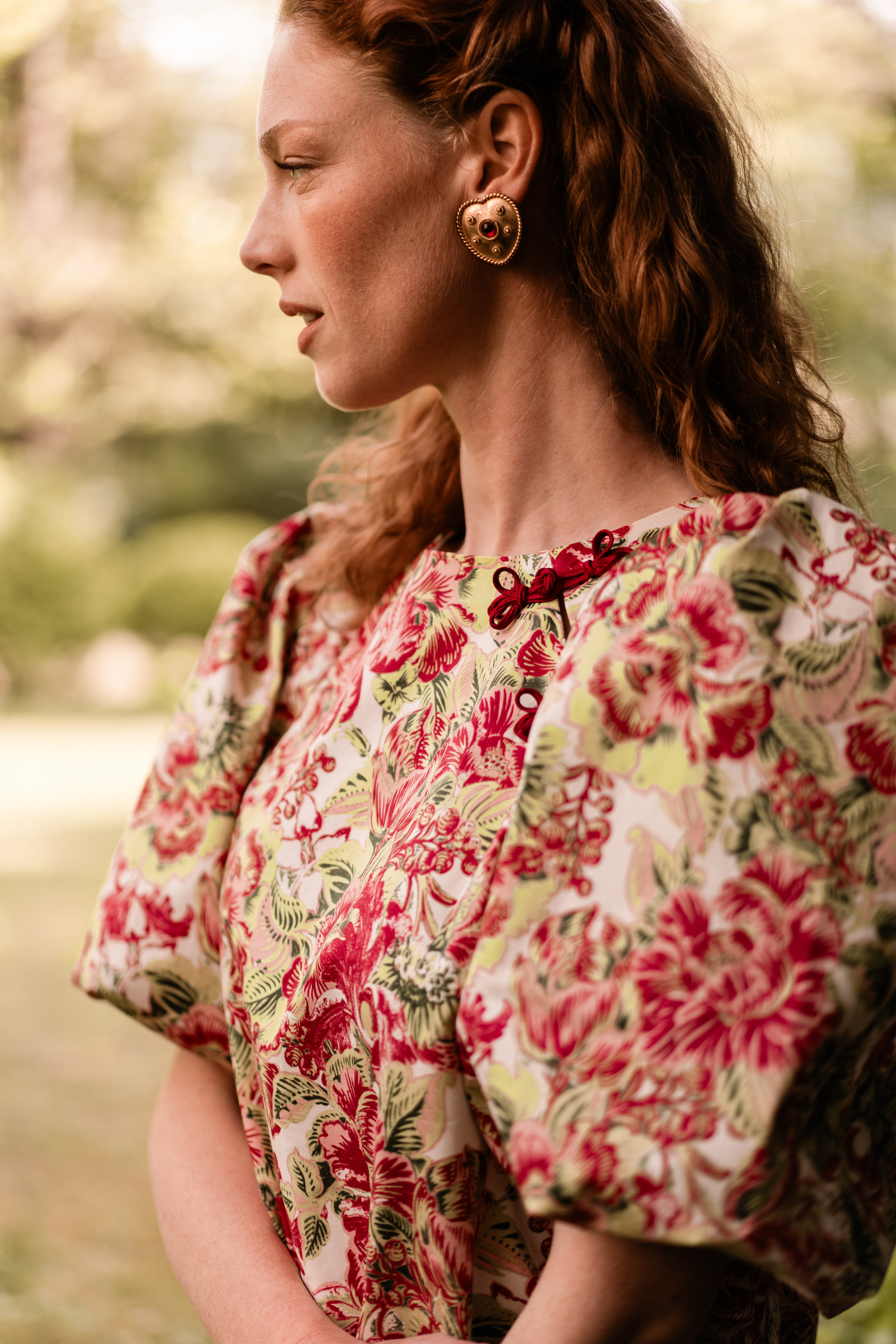 Robe Hortense — Iris de Froment — tenue de cérémonie à manches ballon et brandebourgs