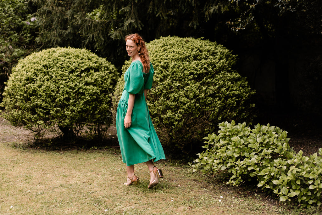 Robe Ivy — Iris de Froment — robe de cérémonie verte de dos