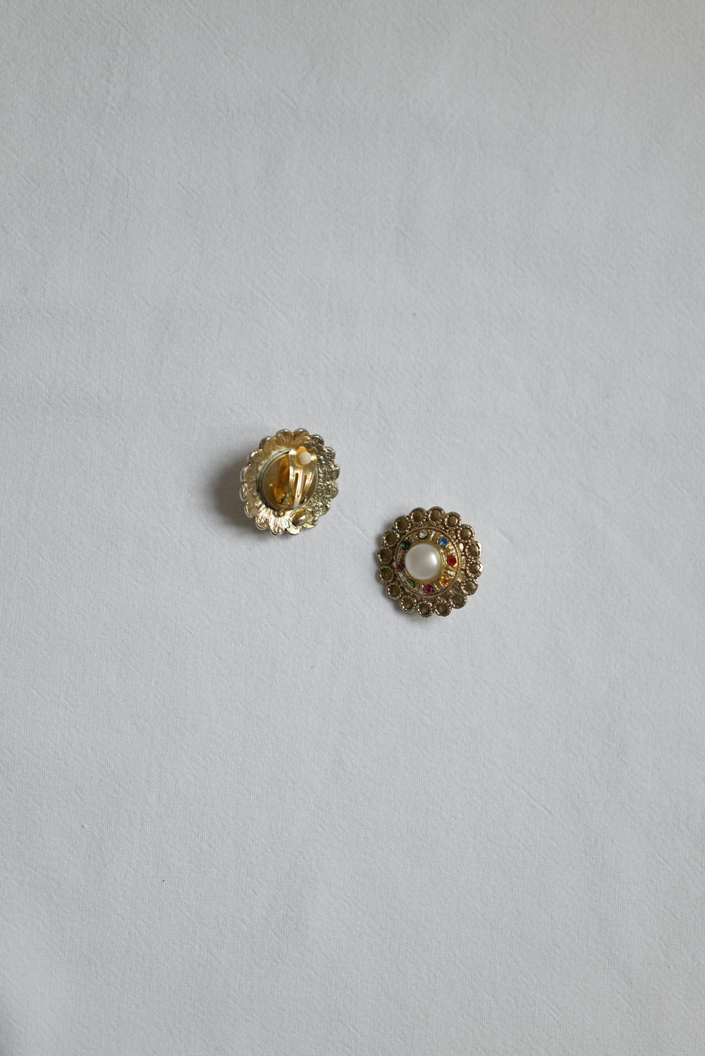Clips d'oreilles Marguerite — Iris de Froment — clips à perles