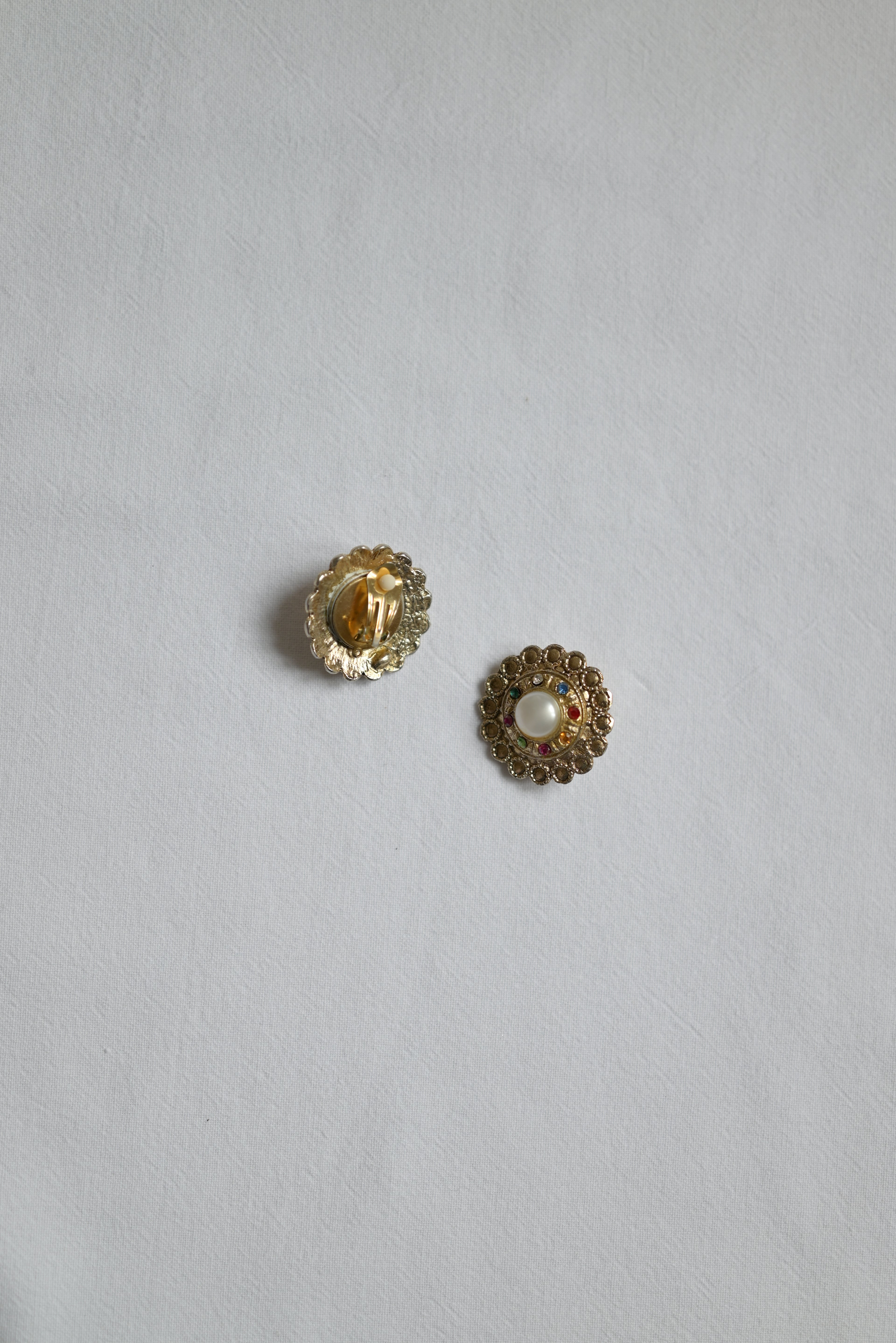 Clips d'oreilles Marguerite — Iris de Froment — clips à perles